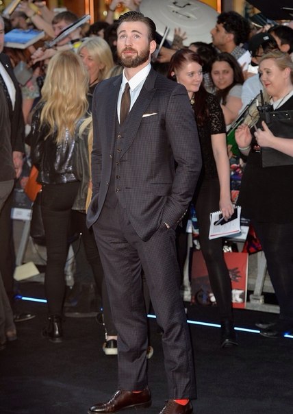 Крис Хемсворт и Крис Эванс на премьере "Мстители:Эра