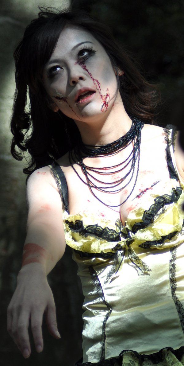 Кровожадные зомби-девушки (эротика) Кровожадные зомби-девушки (эротика)