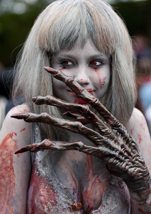 Кровожадные зомби-девушки (эротика) Кровожадные зомби-девушки (эротика)