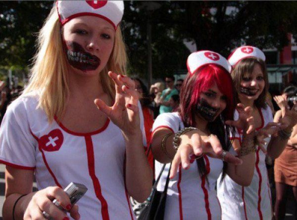 Кровожадные зомби-девушки (эротика)