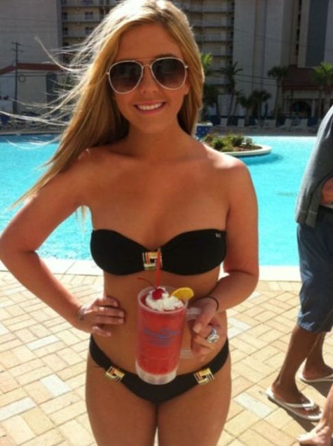 Лето. Девушки. Пляж Лето. Девушки. Пляж