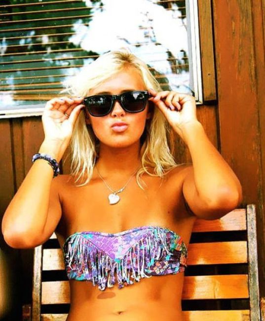 Лето. Девушки. Пляж Лето. Девушки. Пляж