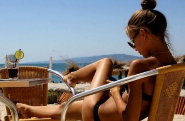 Лето. Девушки. Пляж Лето. Девушки. Пляж