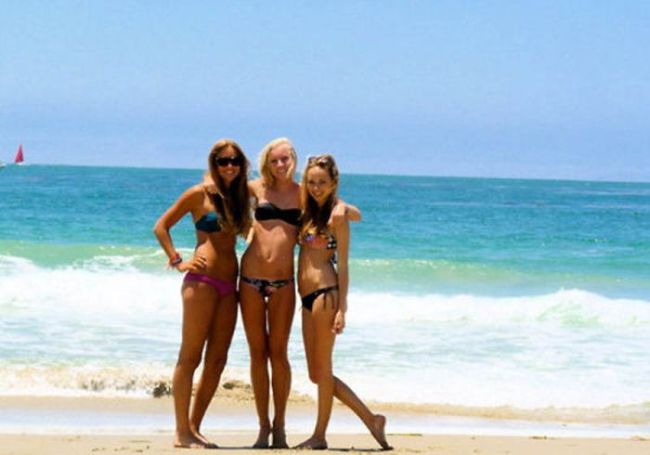 Лето. Девушки. Пляж Лето. Девушки. Пляж