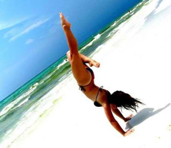 Лето. Девушки. Пляж Лето. Девушки. Пляж