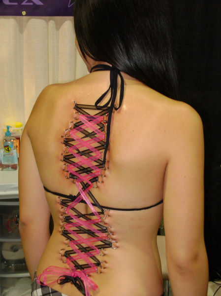 Моддинг тела неформальных девушек Моддинг тела неформальных девушек