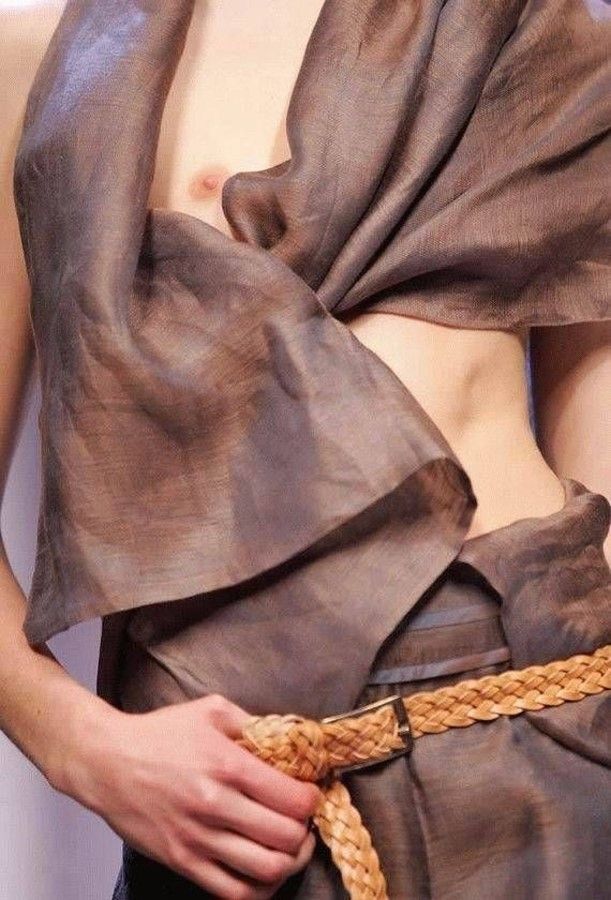 Модели в откровенных одеждах Модели в откровенных одеждах