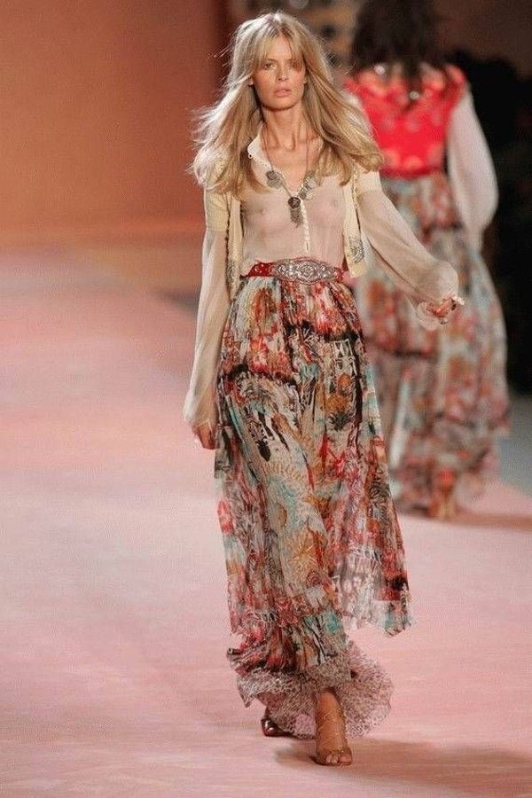 Модели в откровенных одеждах Модели в откровенных одеждах