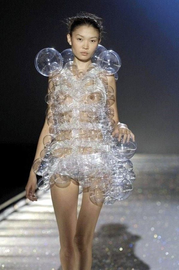 Модели в откровенных одеждах Модели в откровенных одеждах