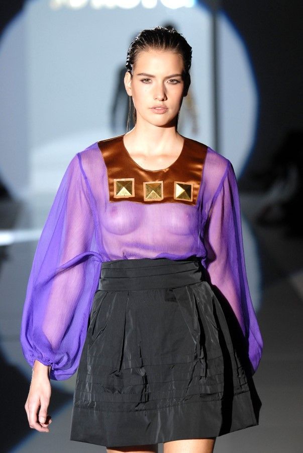 Модели в откровенных одеждах Модели в откровенных одеждах