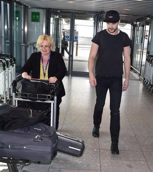 Николас Холт в Лондоне - 20 апреля