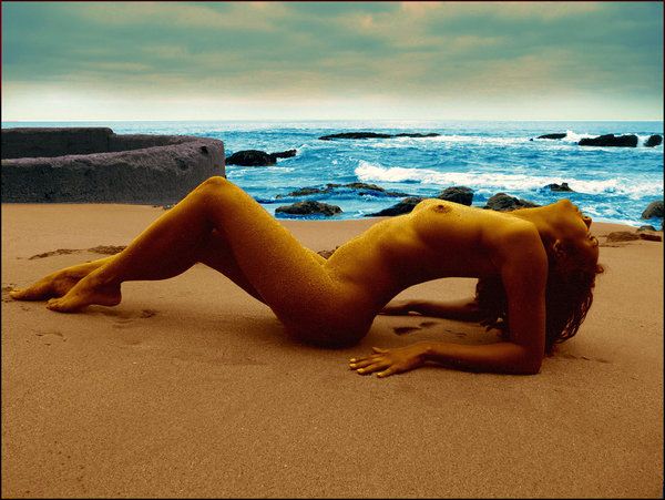 Обнаженные девушки на пляже Обнаженные девушки на пляже