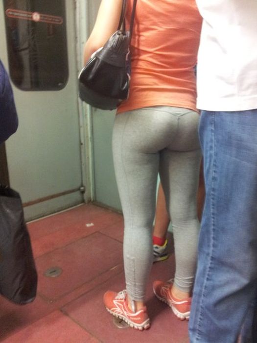 "Подглядываем" за девушками