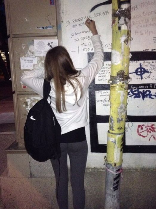 "Подглядываем" за девушками