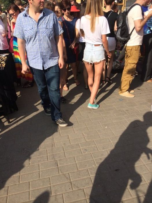 "Подглядываем" за девушками