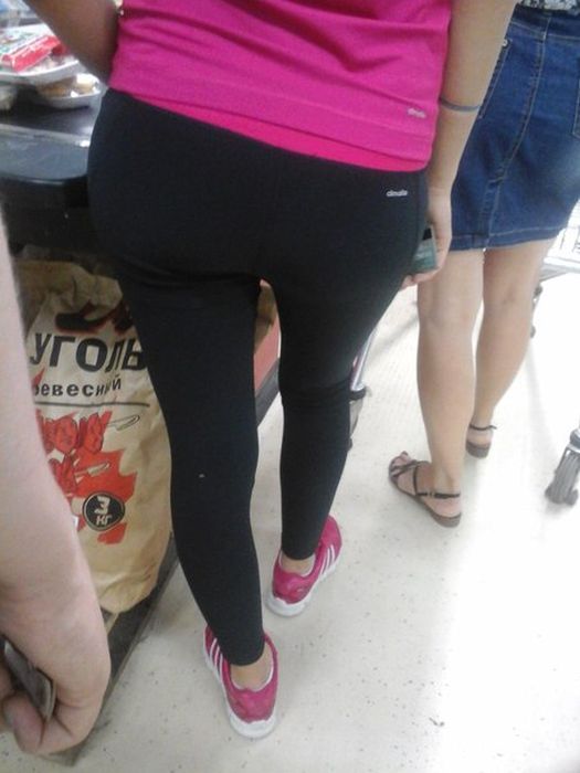 "Подглядываем" за девушками