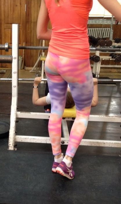 "Подглядываем" за девушками