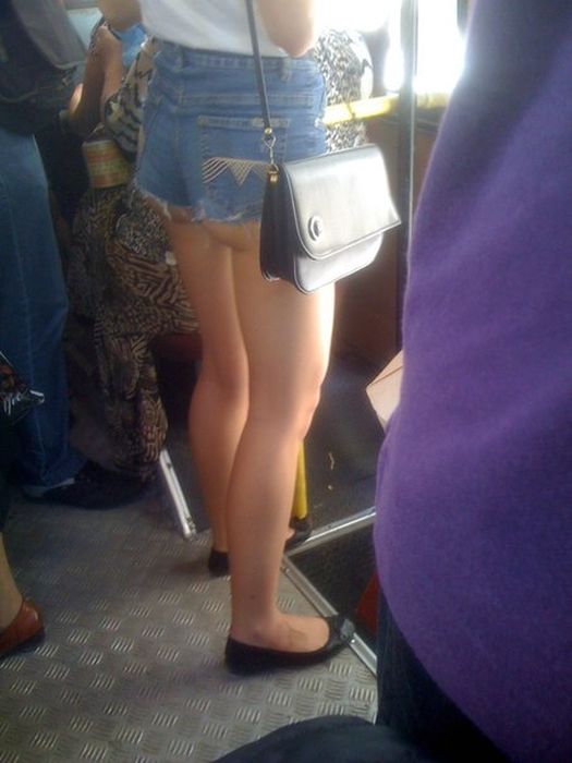 "Подглядываем" за девушками