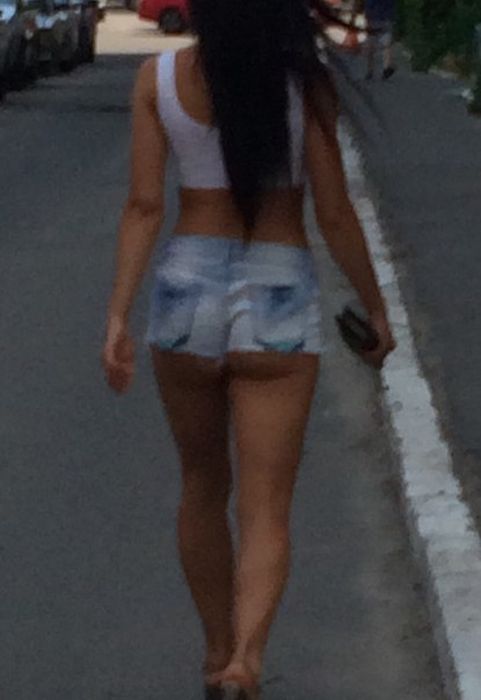 "Подглядываем" за девушками