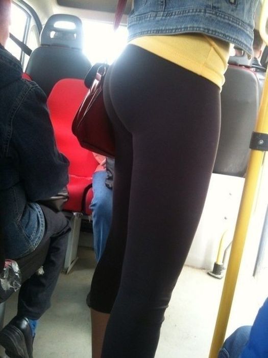 "Подглядываем" за девушками