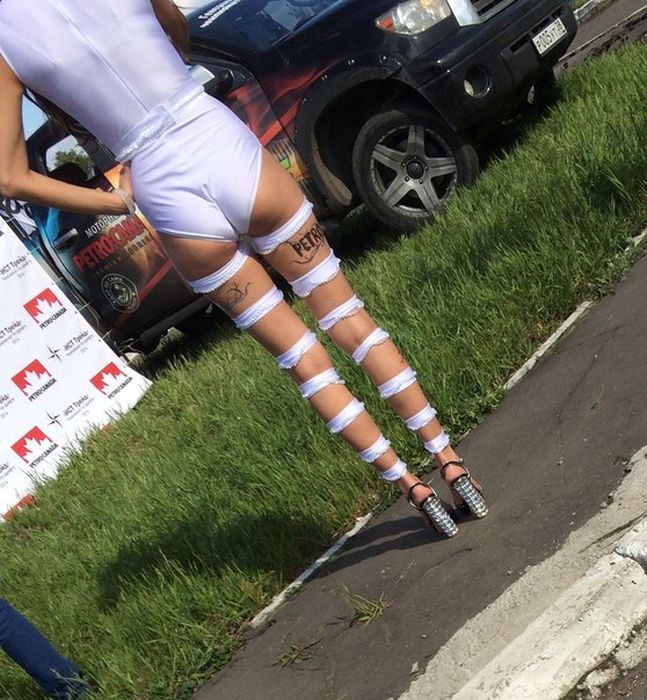 "Подглядываем" за девушками