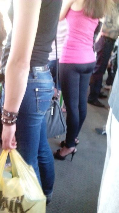 "Подглядываем" за девушками