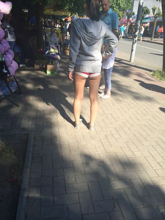 "Подглядываем" за девушками