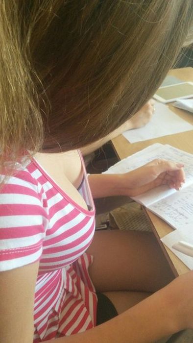 "Подглядываем" за девушками