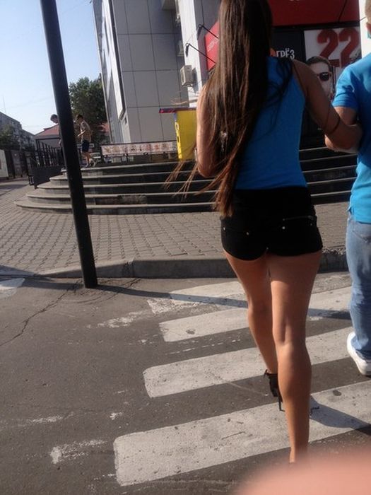 "Подглядываем" за девушками