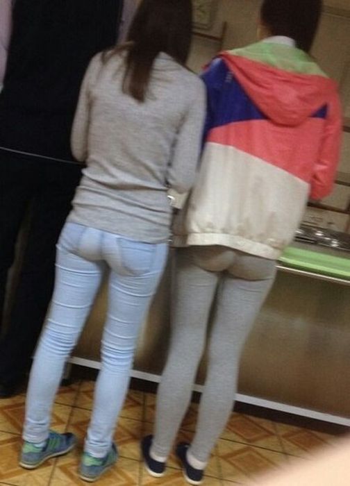 "Подглядываем" за девушками