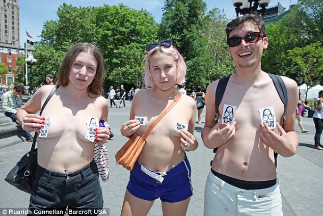Полуобнаженный протест против цензуры в интернете Полуобнаженный протест против цензуры в интернете