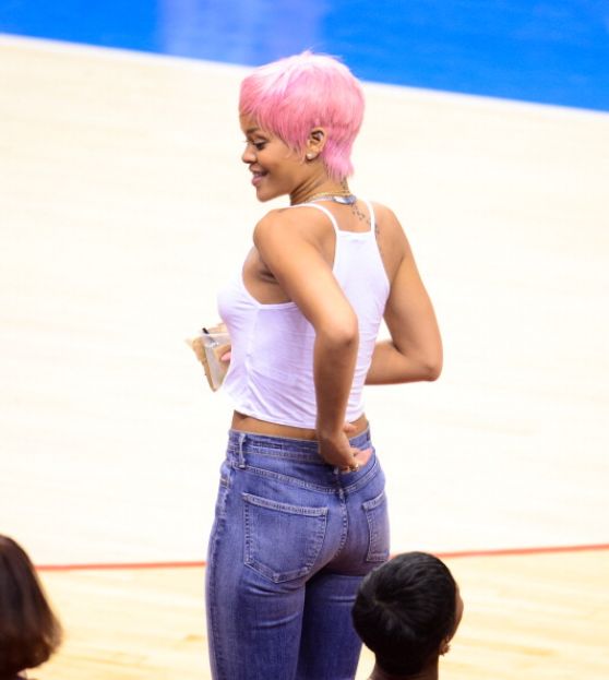 Рианна на баскетбольной игре Лос-Анджелес Клипперс