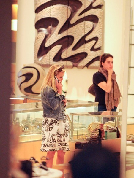 Риз Уизерспун в Беверли Хиллз - 6 апреля