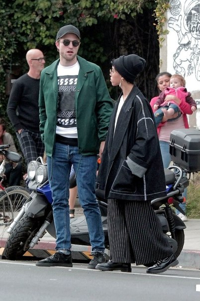 Роберт Паттинсон со своей девушкой FKA Twigs