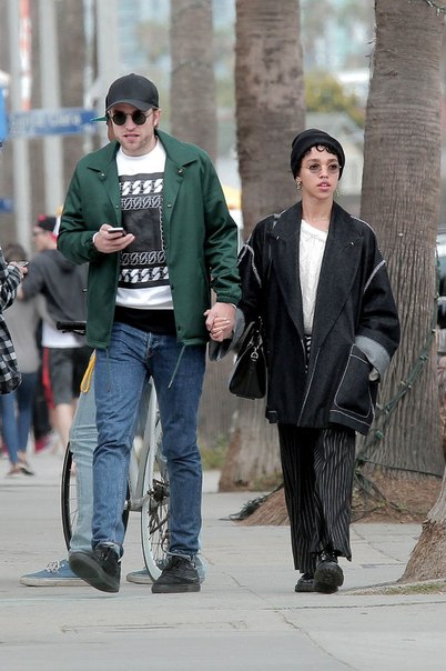 Роберт Паттинсон со своей девушкой FKA Twigs