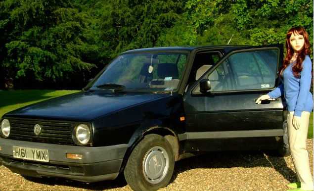 Секс-кукла продаёт машину на eBay Секс-кукла продаёт машину на eBay