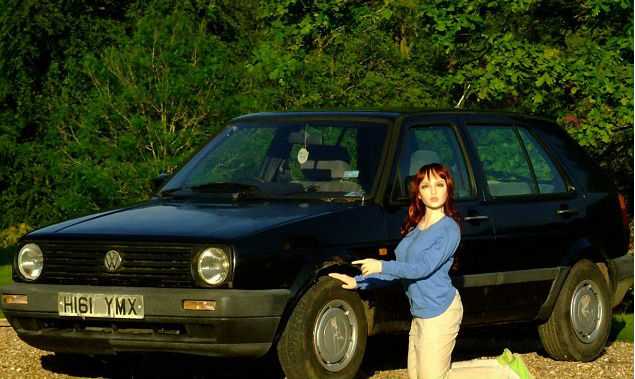 Секс-кукла продаёт машину на eBay Секс-кукла продаёт машину на eBay