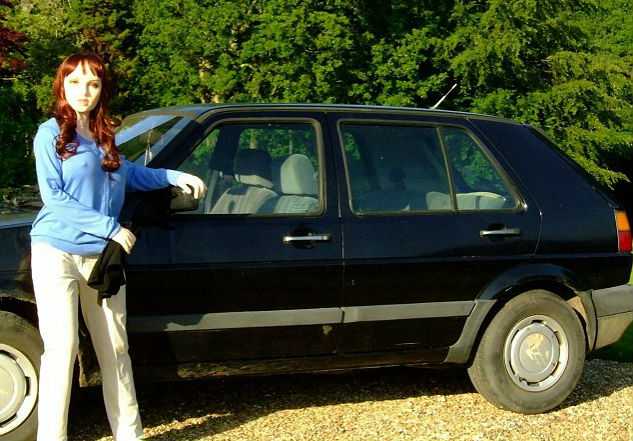 Секс-кукла продаёт машину на eBay