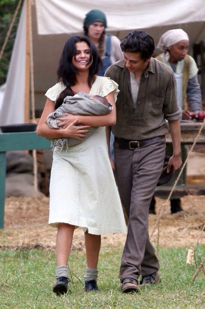 Селена Гомез и Нат Вулф на съемках фильма