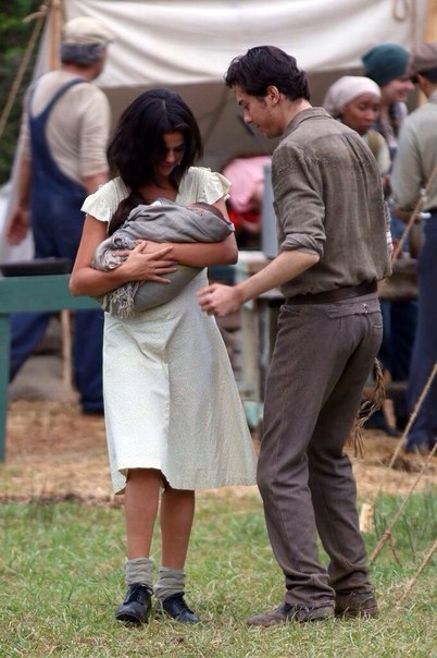 Селена Гомез и Нат Вулф на съемках фильма