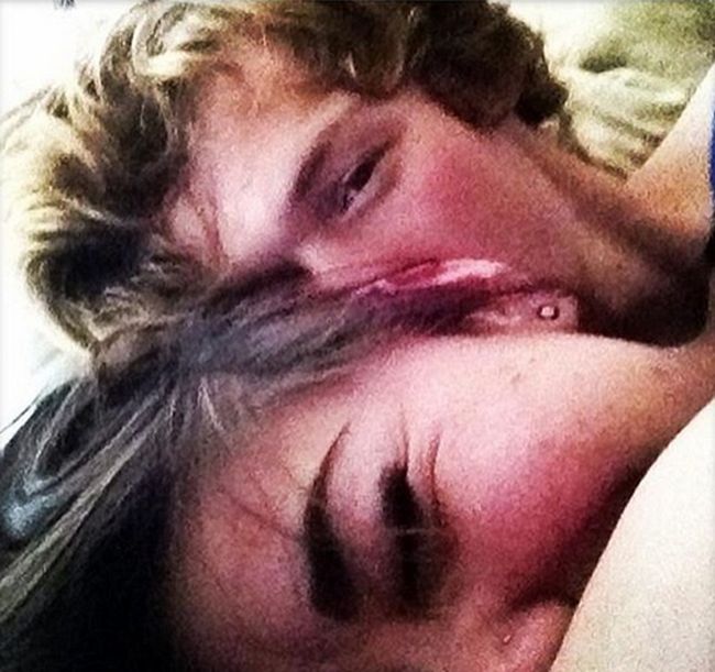 Селфи после секса в соц сетях