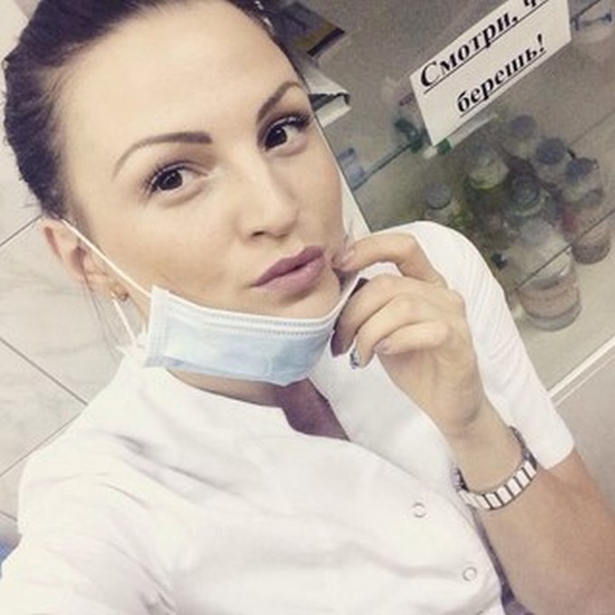 Симпатичные девушки-медработники