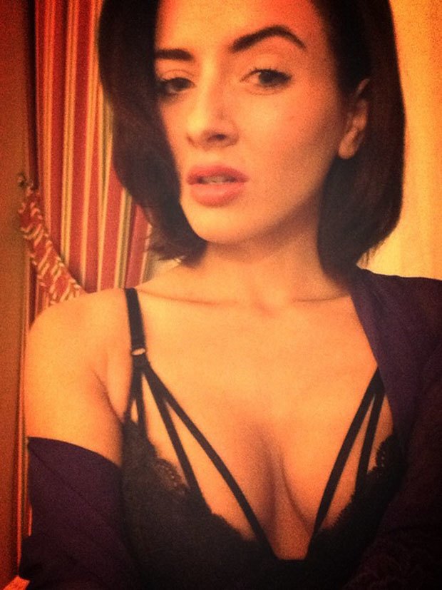 Stripper Locker Room: блог с сэлфшотами стриптизерш