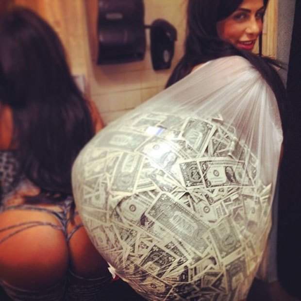 Stripper Locker Room: блог с сэлфшотами стриптизерш