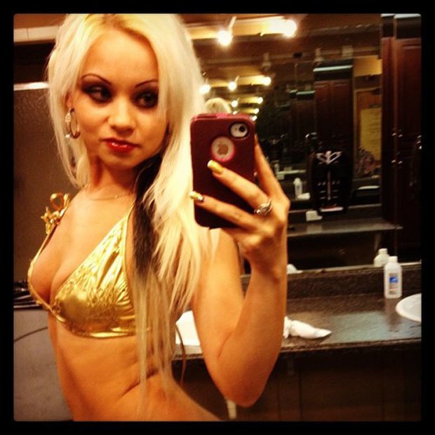 Stripper Locker Room: блог с сэлфшотами стриптизерш