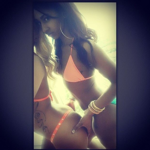 Stripper Locker Room: блог с сэлфшотами стриптизерш