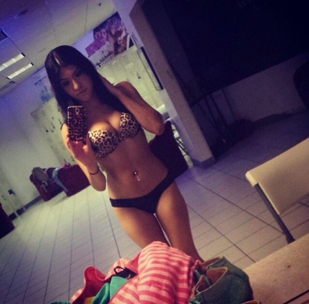 Stripper Locker Room: блог с сэлфшотами стриптизерш