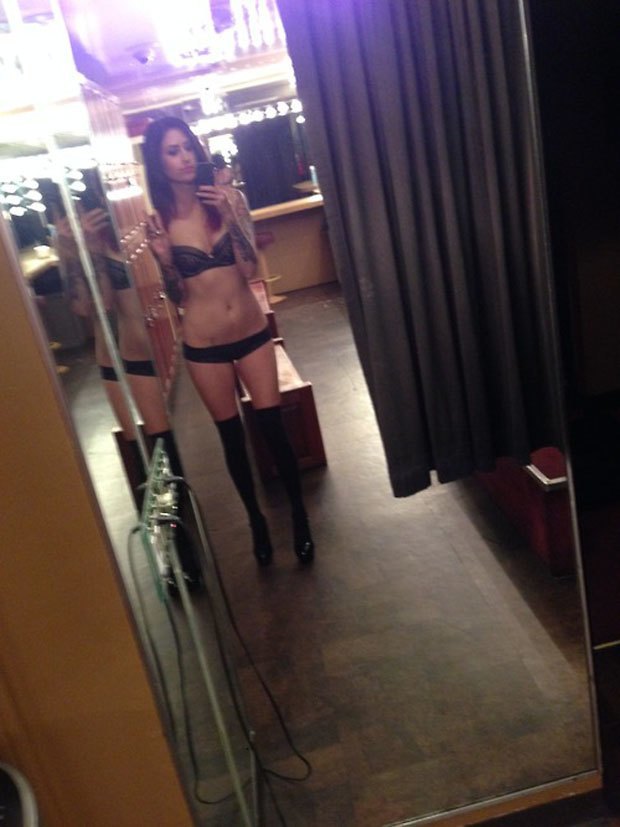 Stripper Locker Room: блог с сэлфшотами стриптизерш