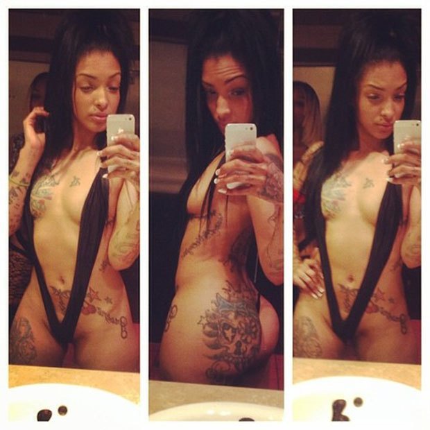 Stripper Locker Room: блог с сэлфшотами стриптизерш