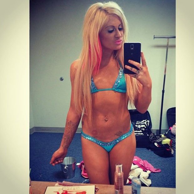 Stripper Locker Room: блог с сэлфшотами стриптизерш